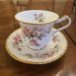 Vtg Paragon Appointment To The Queen Tea Cup & Sauce Set Bone China Gold Trim